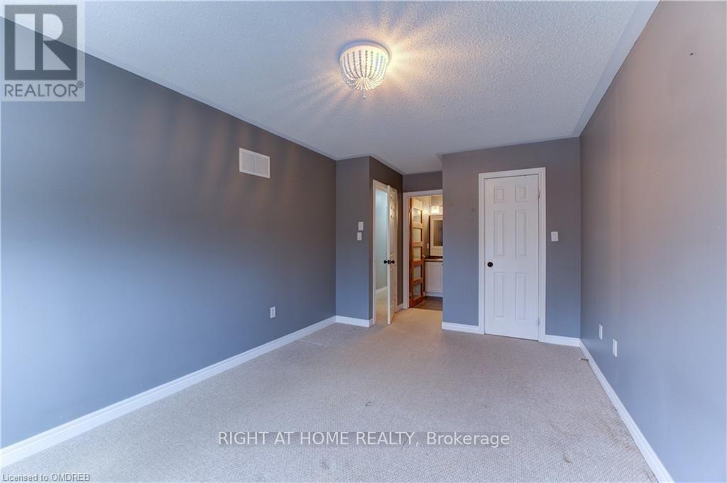 60 - 20 Mcconkey Crescent Property Photo 10