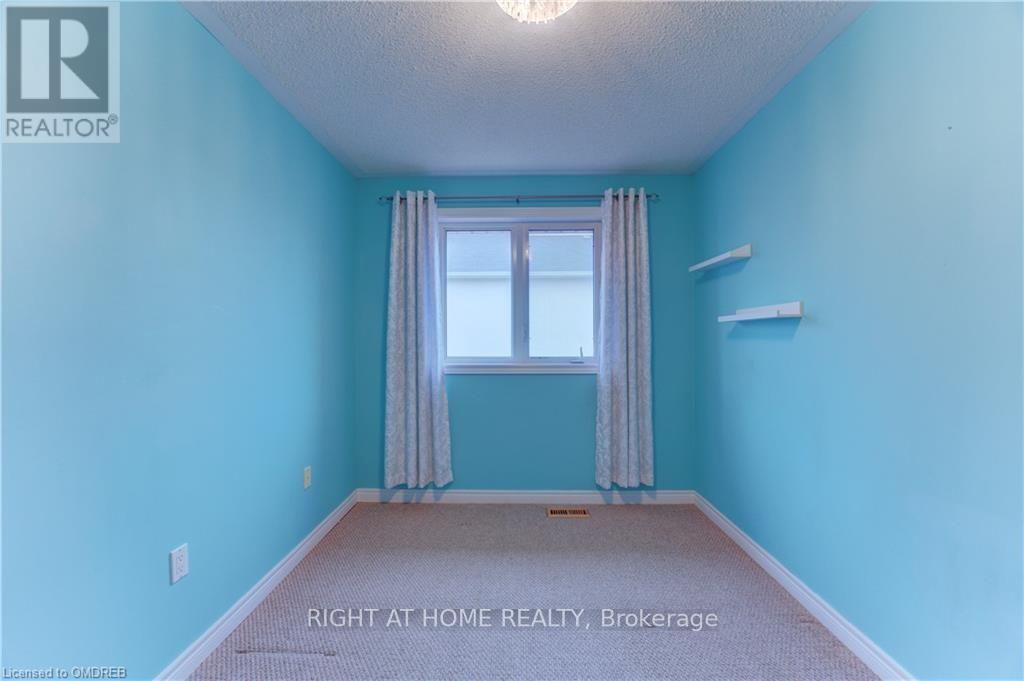 60 - 20 Mcconkey Crescent Property Photo 12