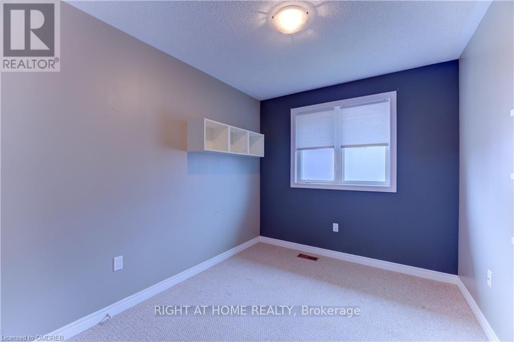 60 - 20 Mcconkey Crescent Property Photo 13