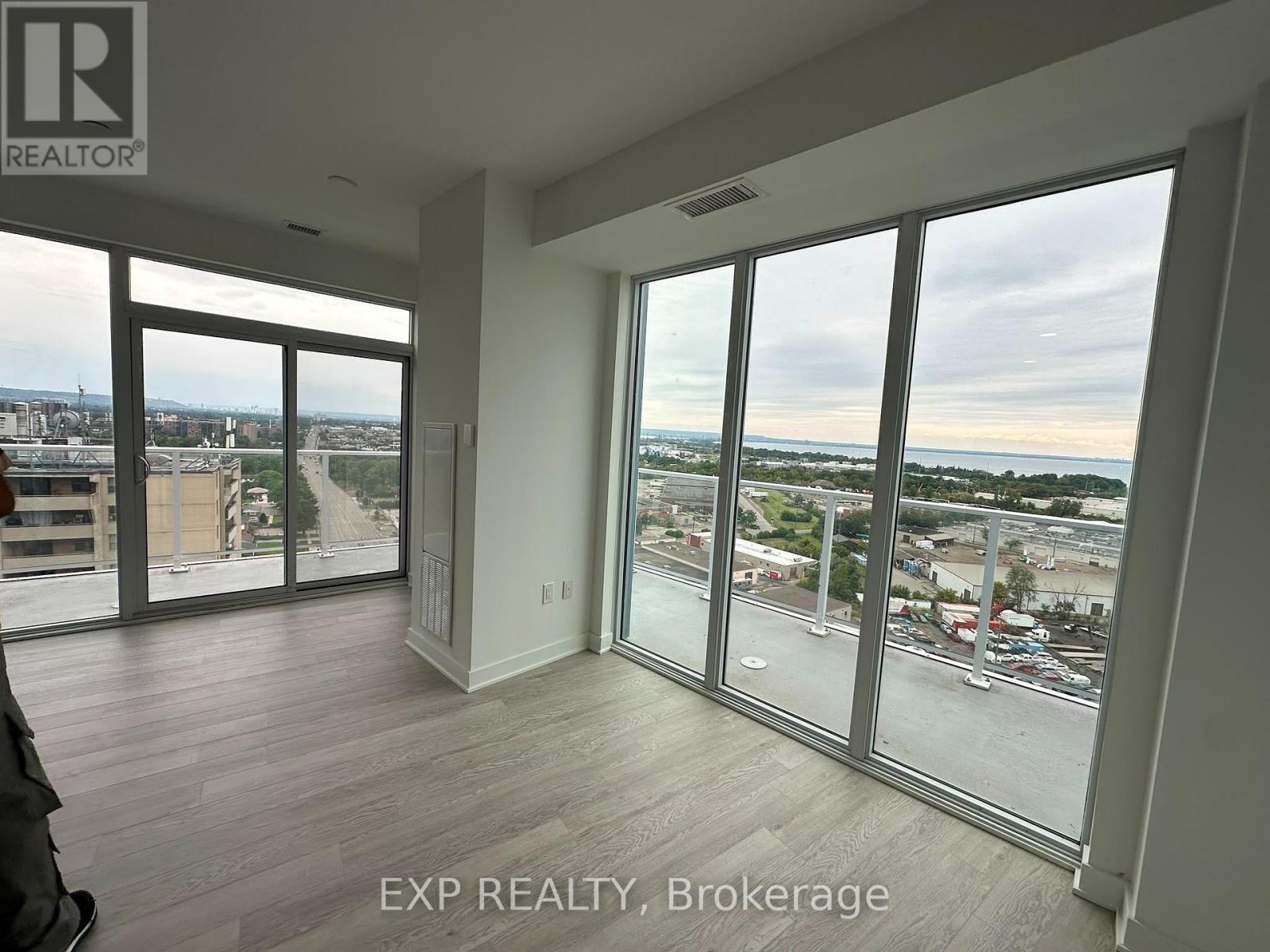1607 - 2782 Barton Street E Property Photo 7