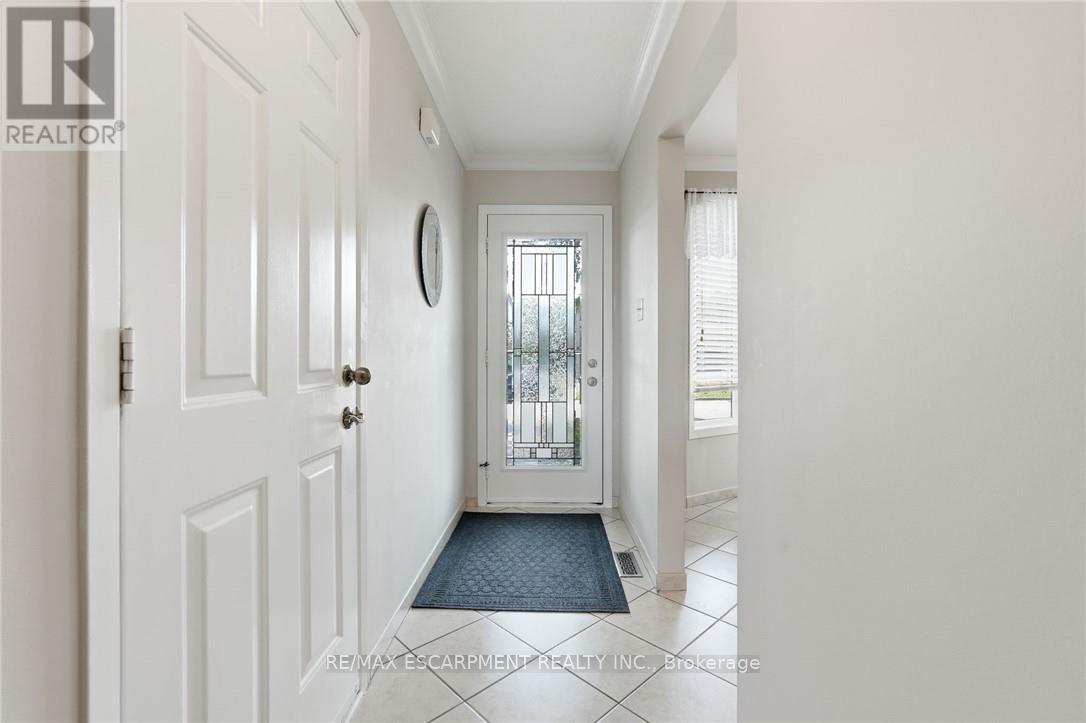 30 Twinoaks Crescent Property Photo 3