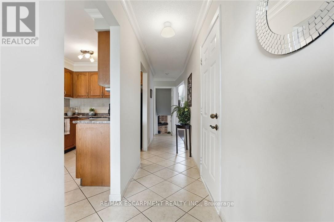30 Twinoaks Crescent Property Photo 4