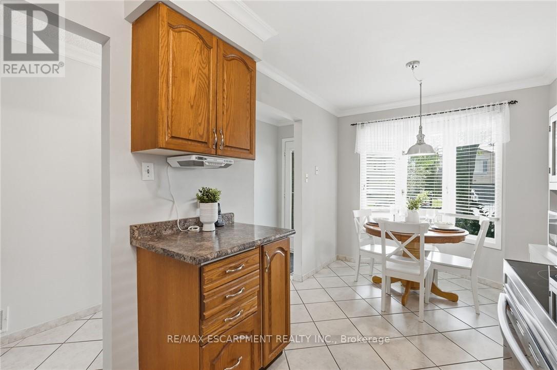 30 Twinoaks Crescent Property Photo 8