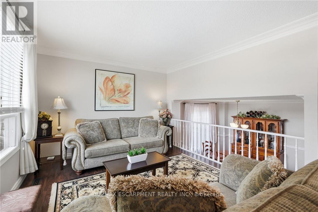 30 Twinoaks Crescent Property Photo 14