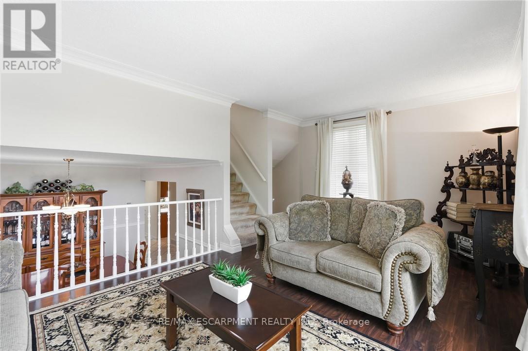 30 Twinoaks Crescent Property Photo 16