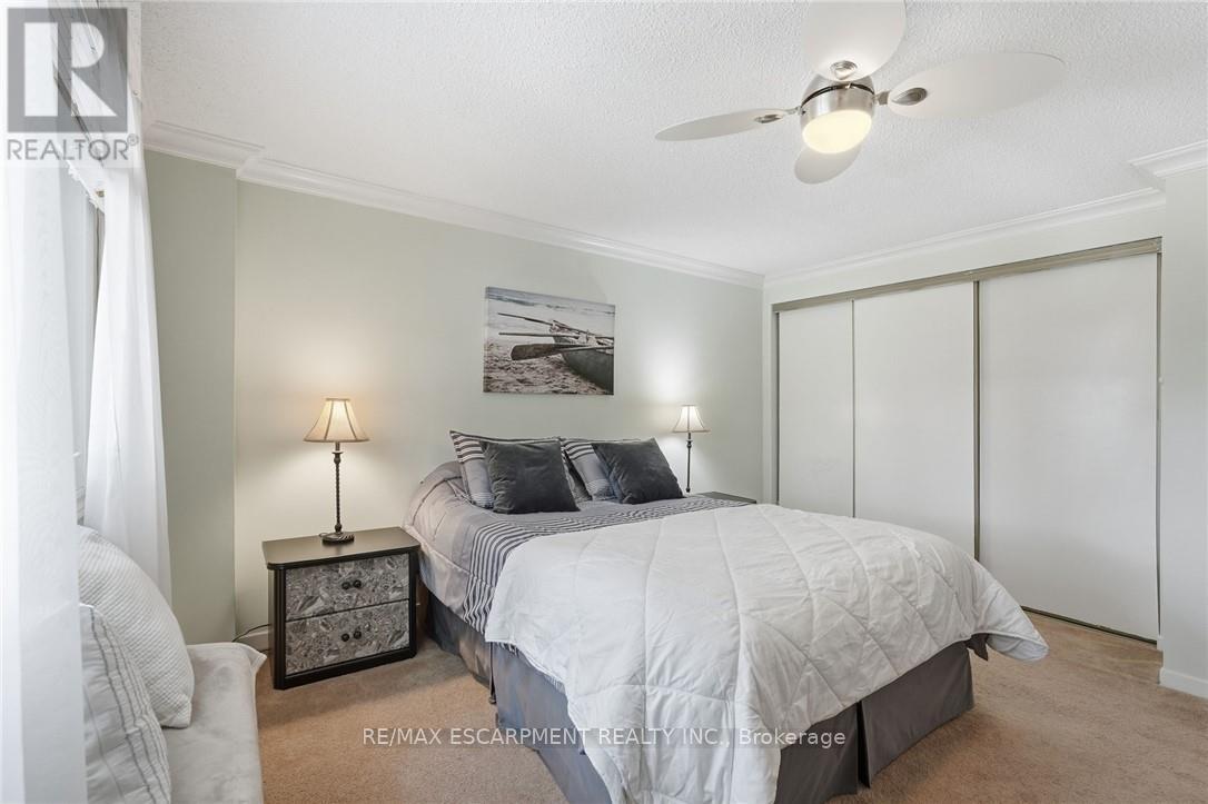 30 Twinoaks Crescent Property Photo 24