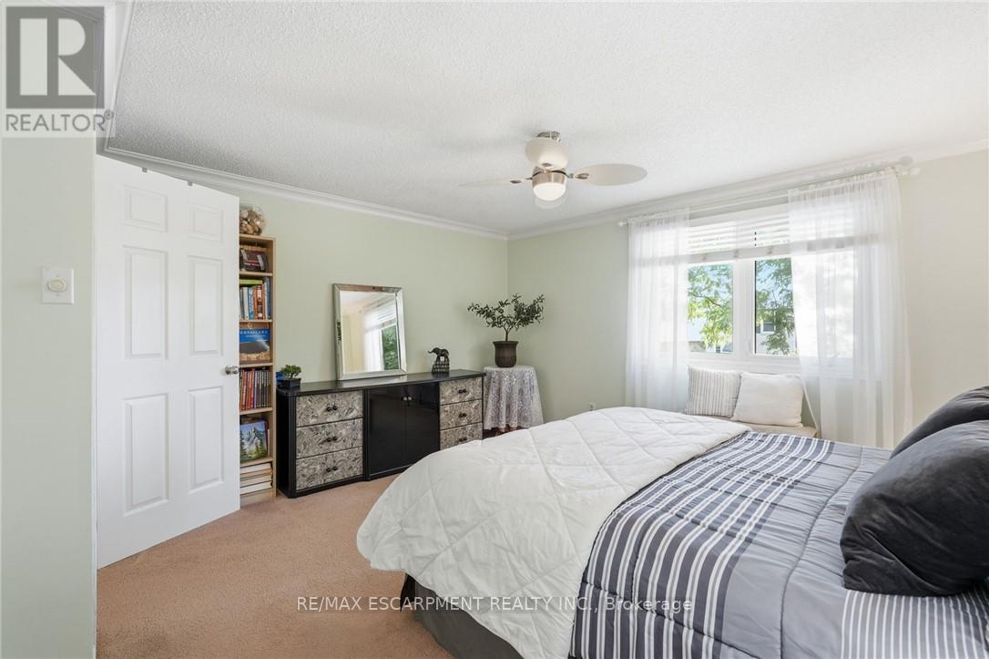 30 Twinoaks Crescent Property Photo 25