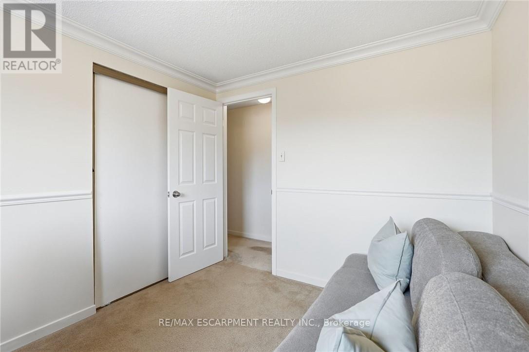 30 Twinoaks Crescent Property Photo 28