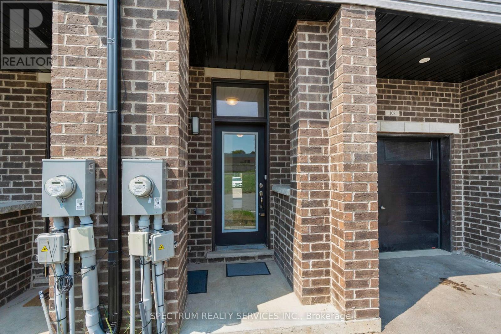 108 - 585 Colborne Street E Property Photo 9