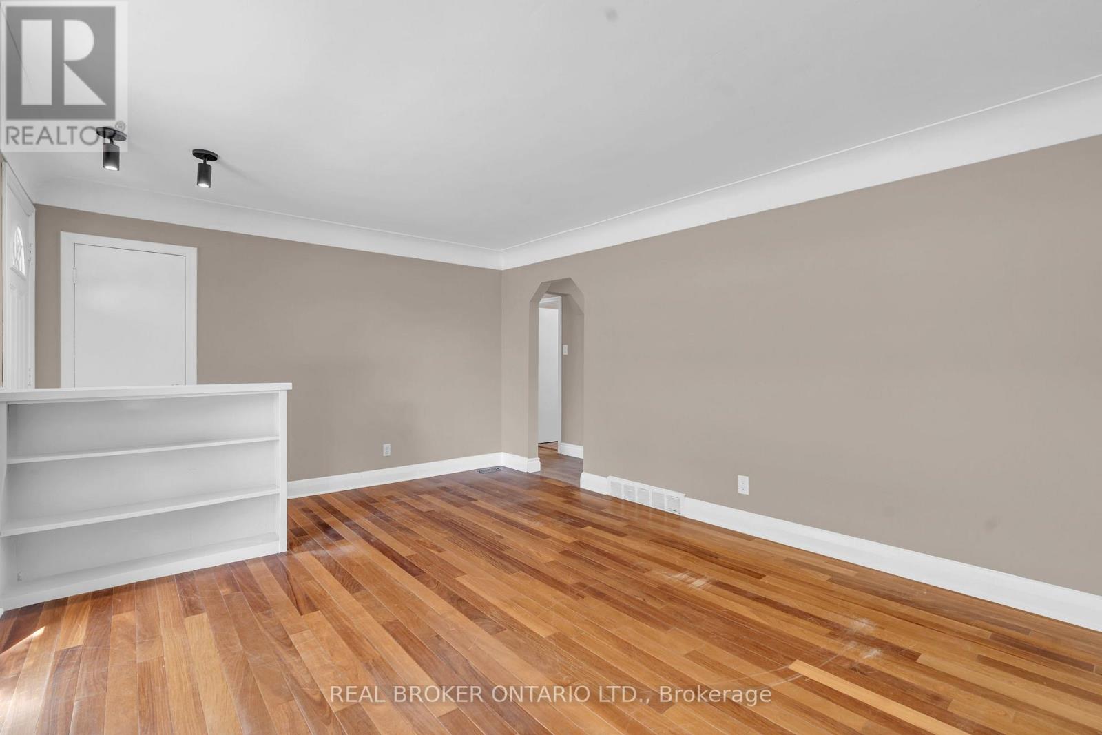 A - 301 Franklin Street N Property Photo 6