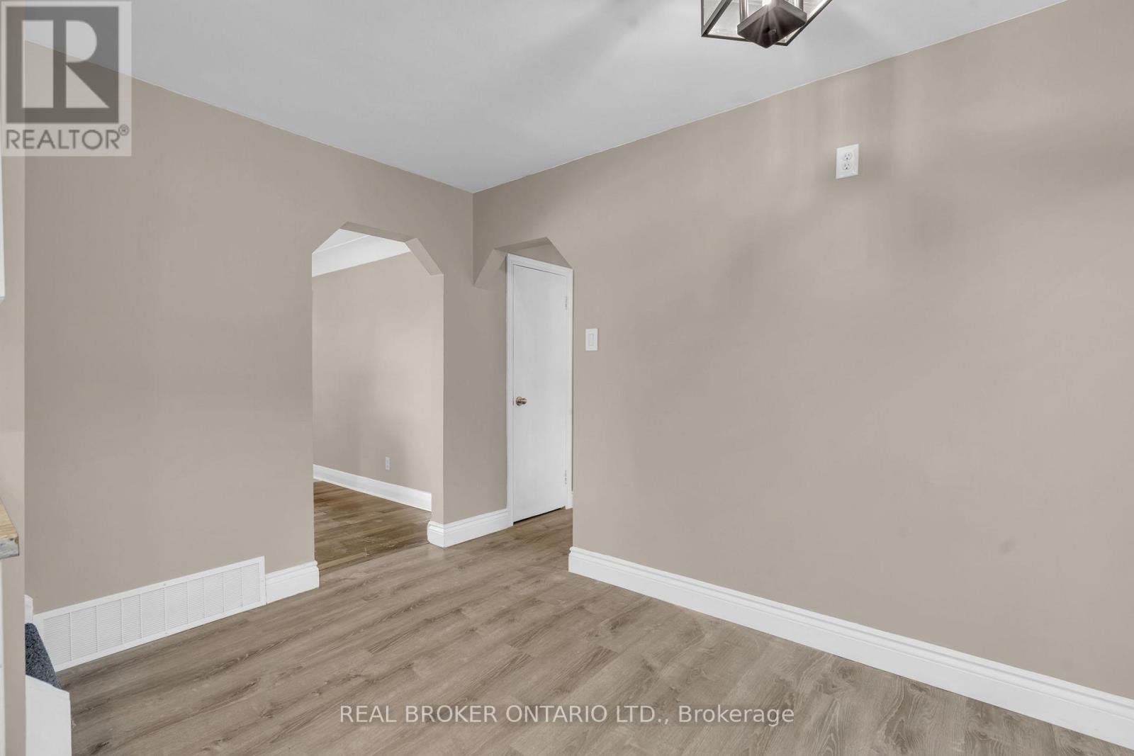 A - 301 Franklin Street N Property Photo 10