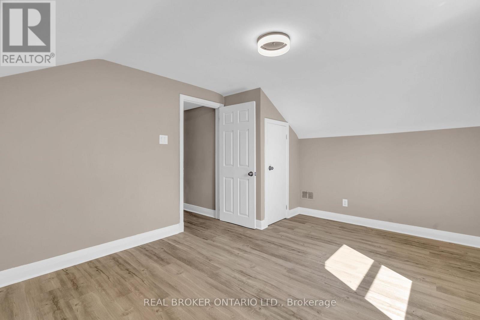 A - 301 Franklin Street N Property Photo 17