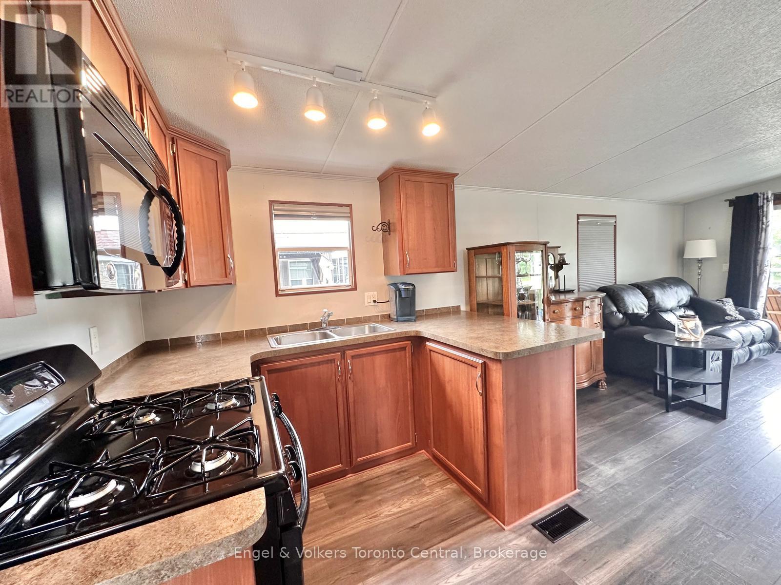 T115 - 7489 Sideroad 5 E Property Photo 4