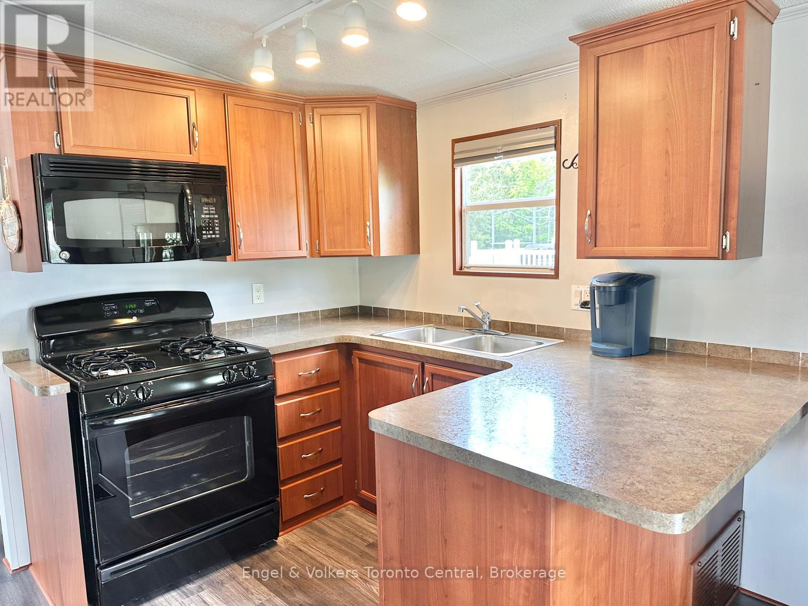 T115 - 7489 Sideroad 5 E Property Photo 7