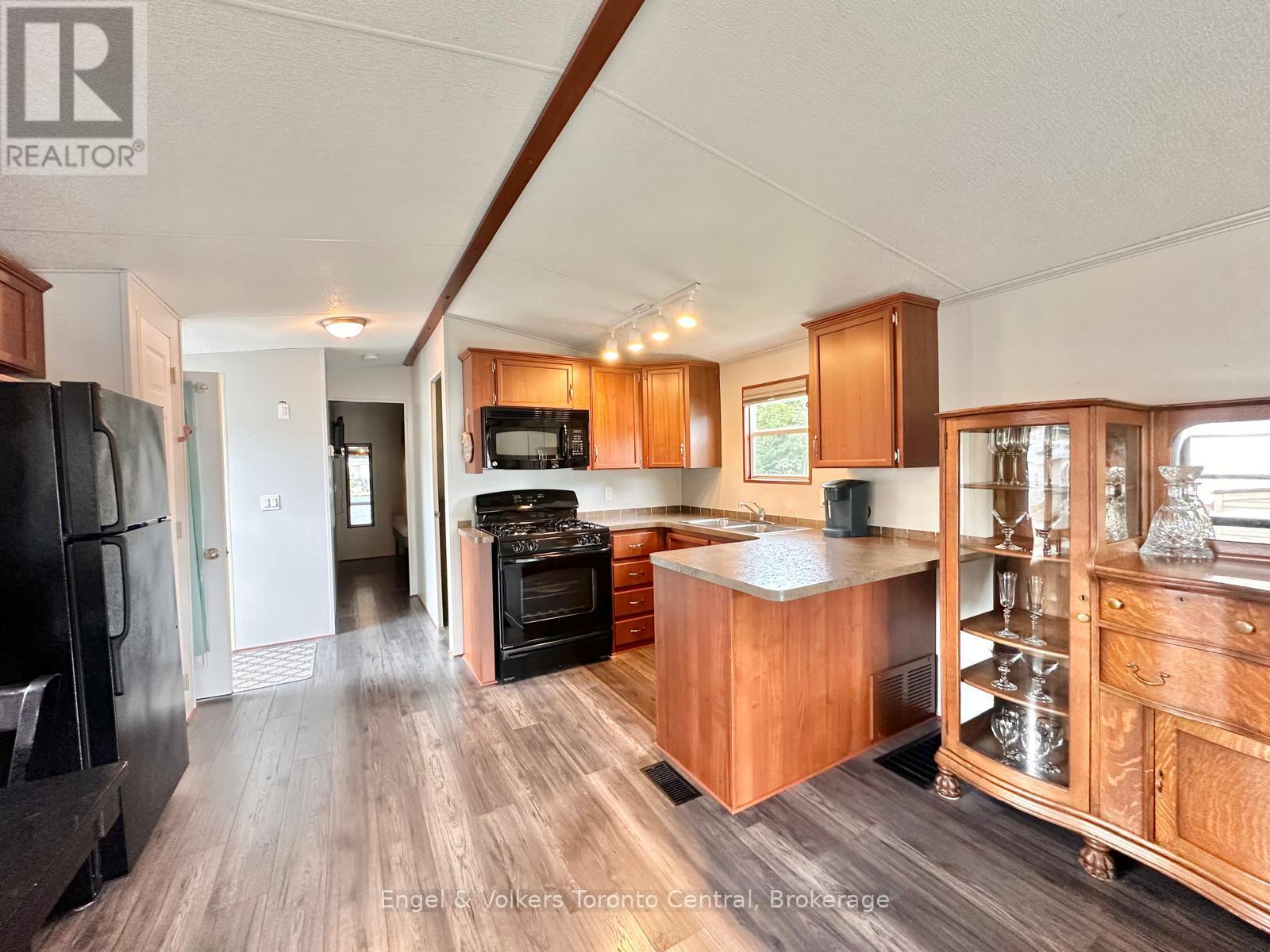 T115 - 7489 Sideroad 5 E Property Photo 8