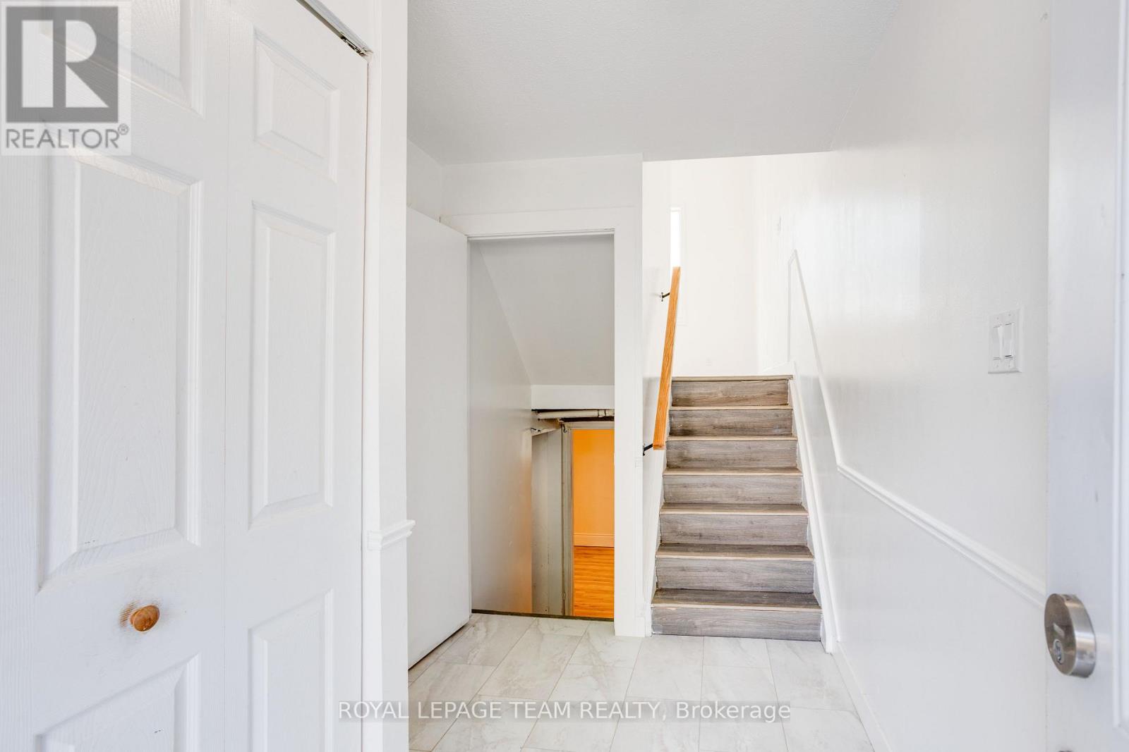 52 - 2669 Southvale Crescent Property Photo 2