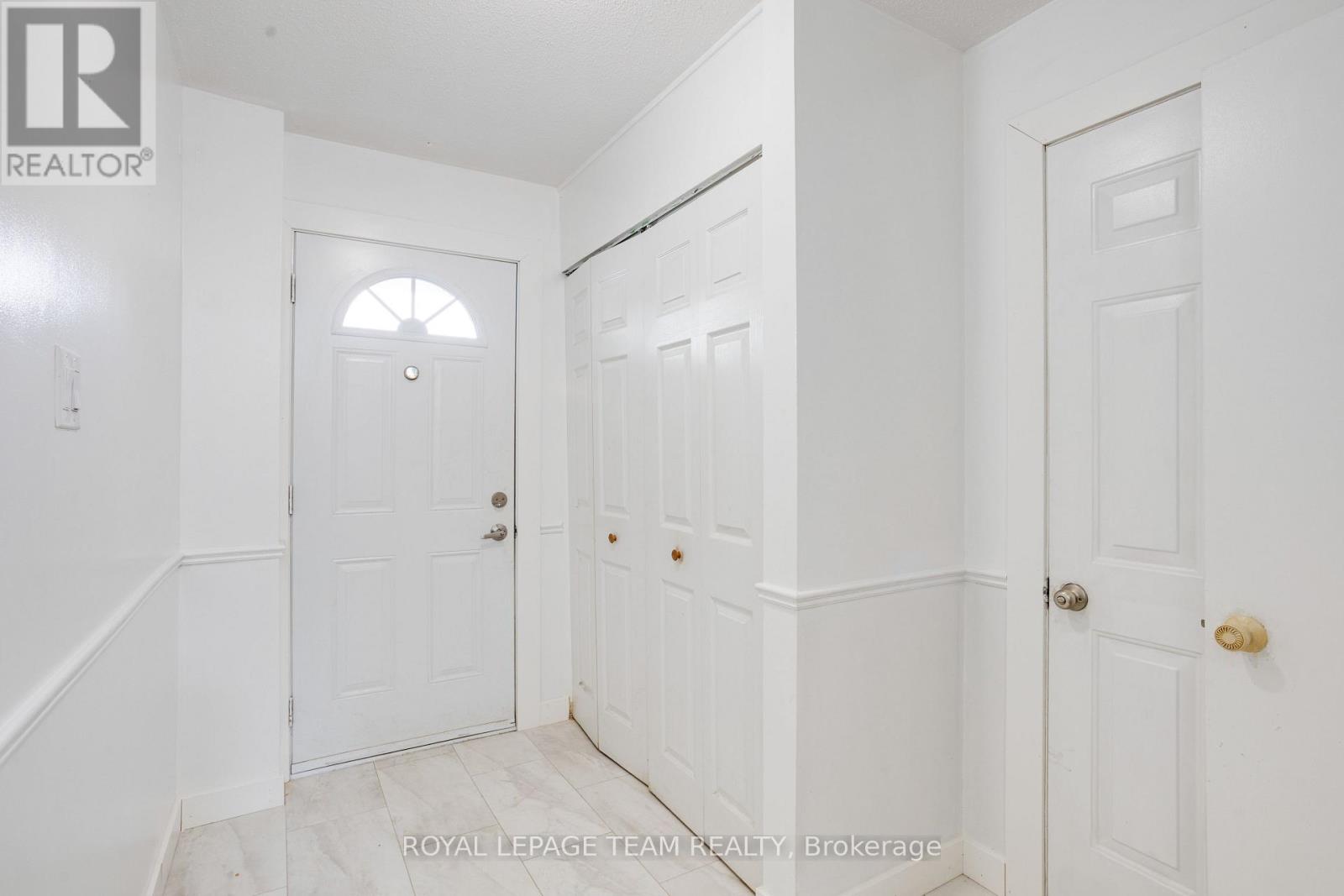 52 - 2669 Southvale Crescent Property Photo 3