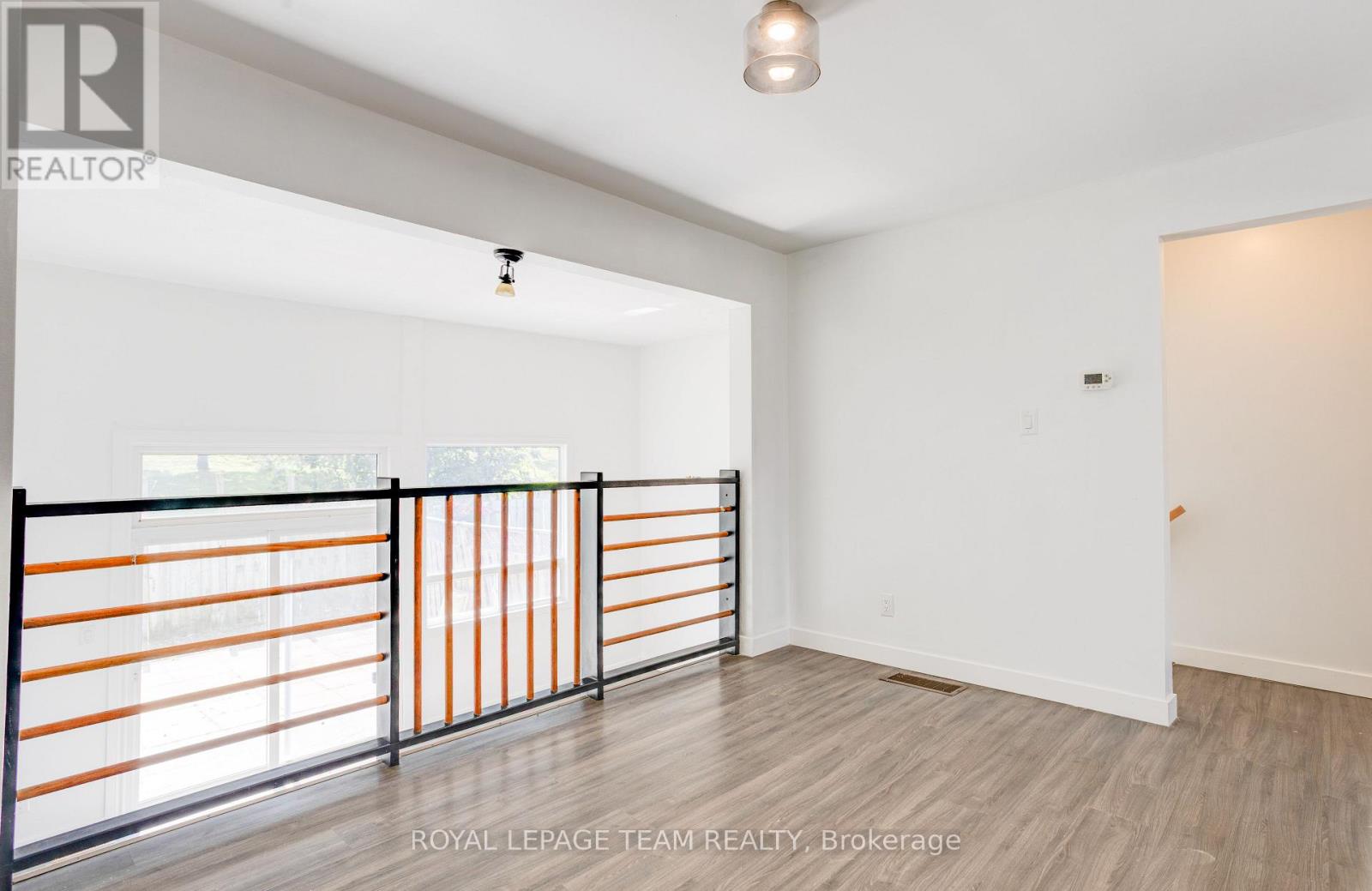 52 - 2669 Southvale Crescent Property Photo 11