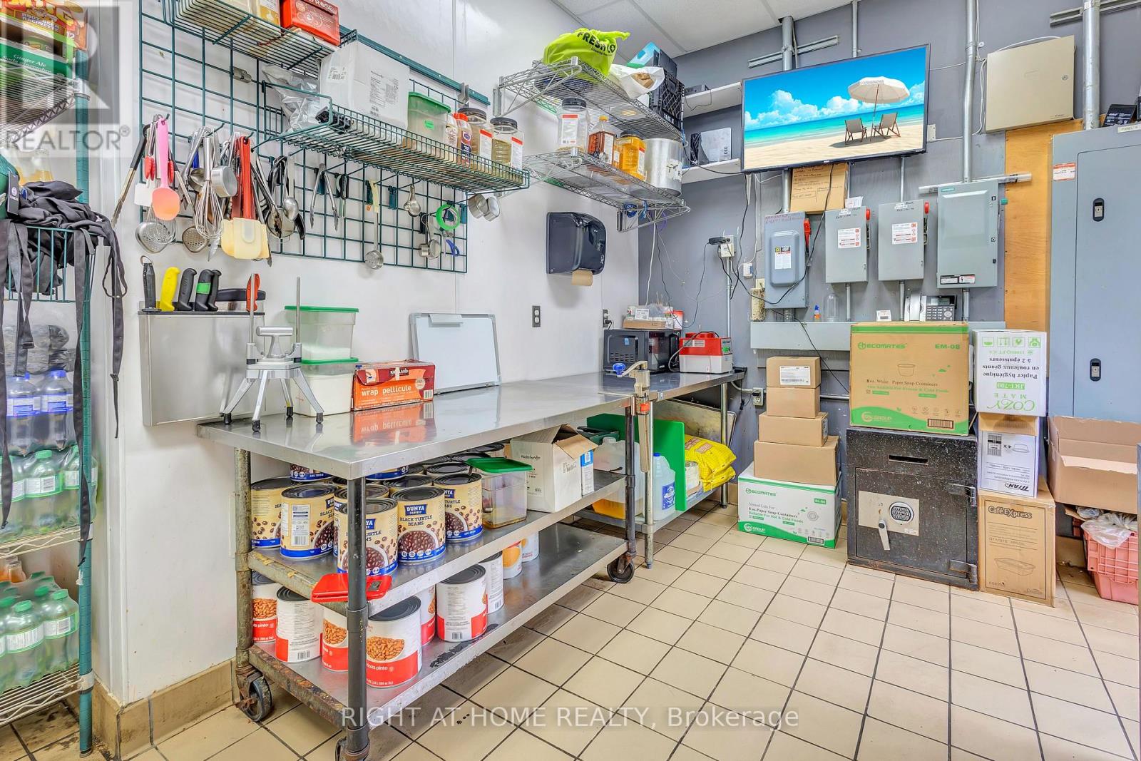6081 Hazeldean Road Property Photo 22