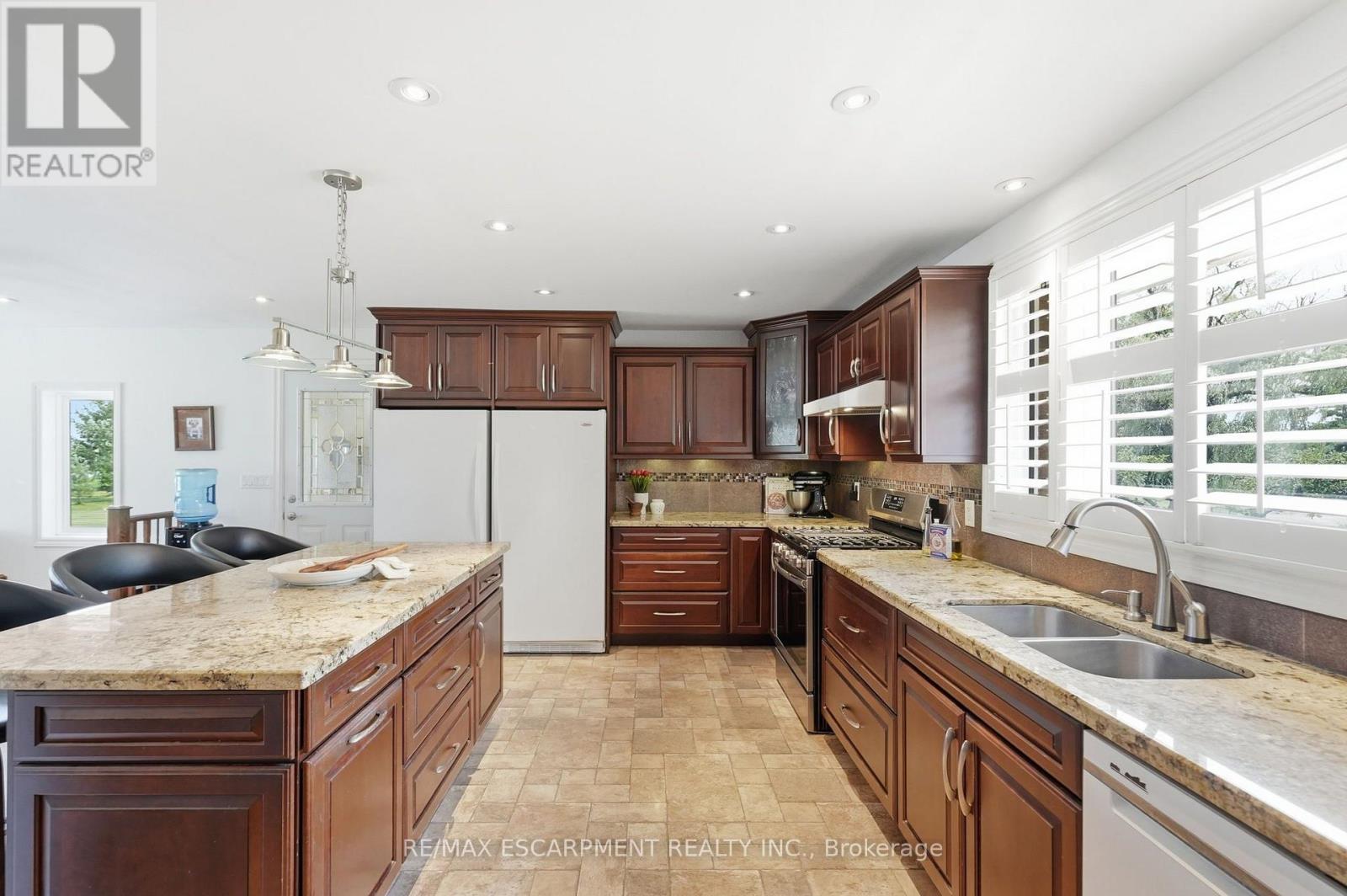 9784 Goodale Road Property Photo 11