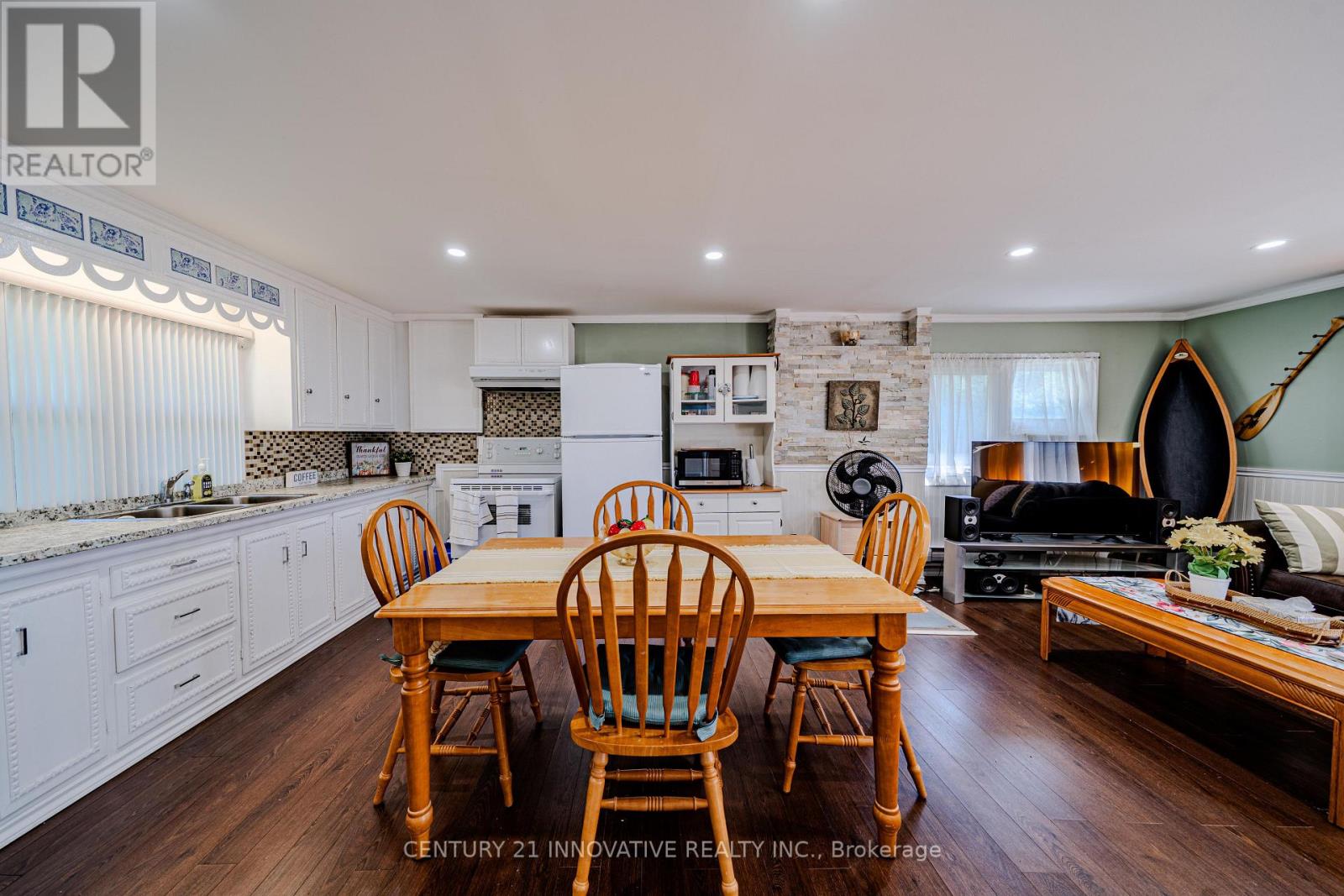 73 Loon Street Property Photo 16