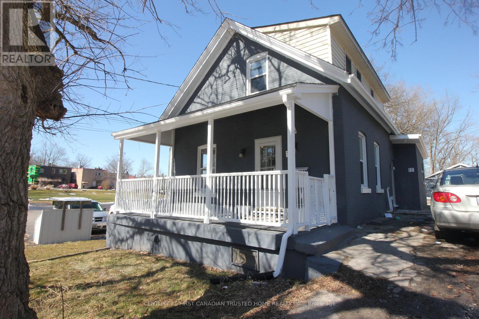 Upper - 12 Weston Street Property Photo 1