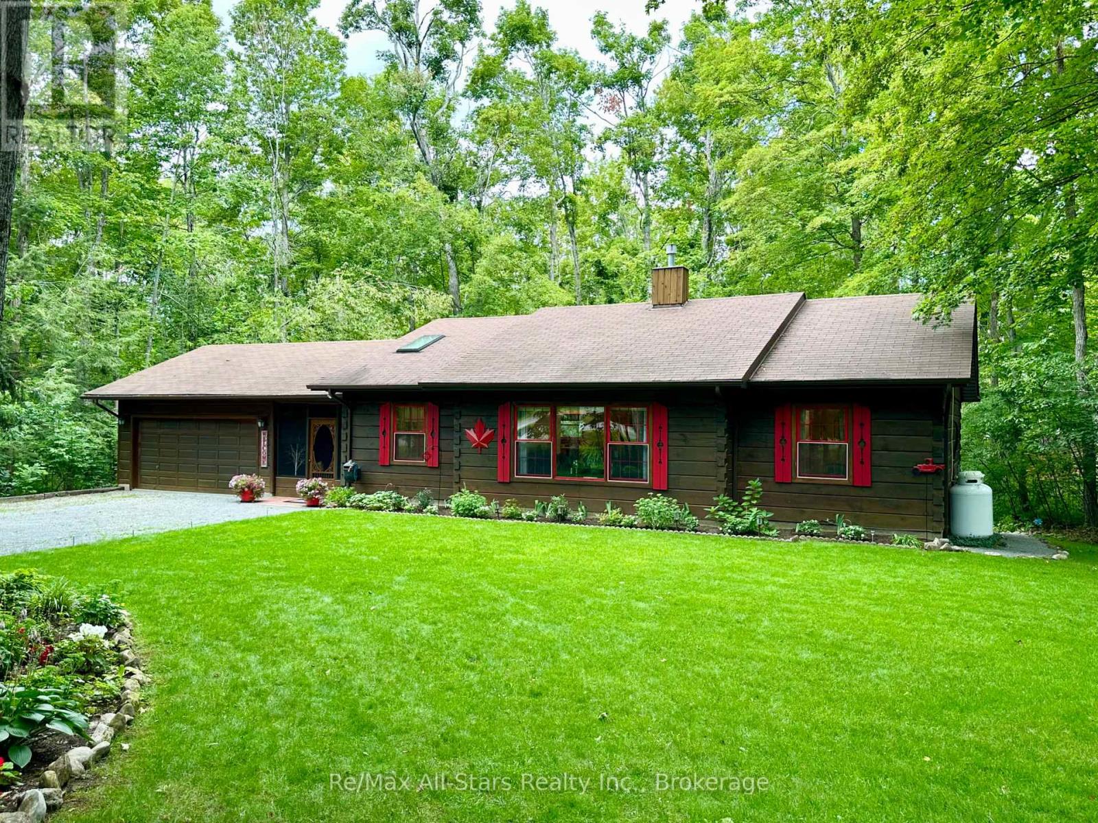 55 Golf Club Crescent Property Photo 1