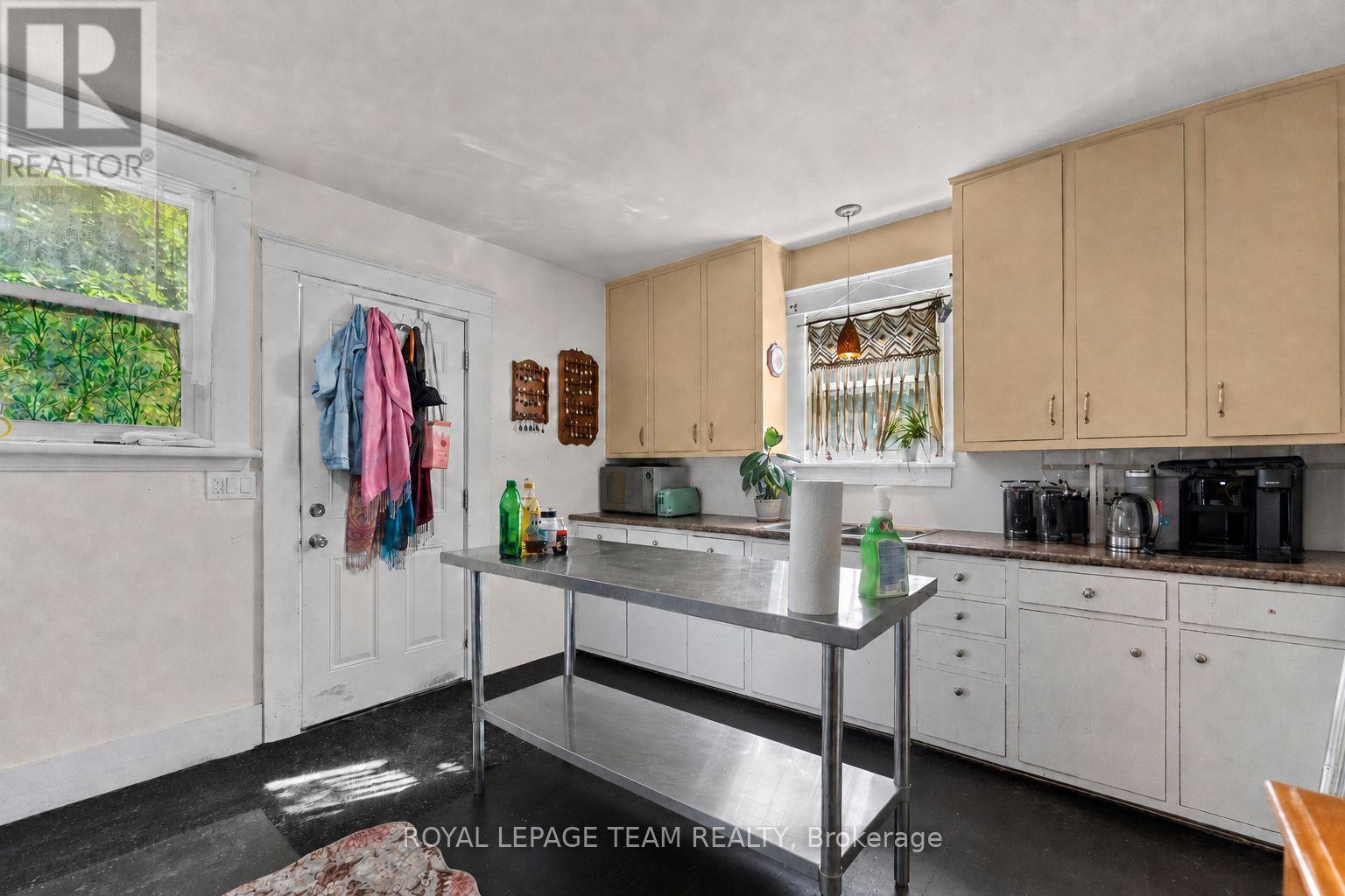 229 Cecelia Street Property Photo 8