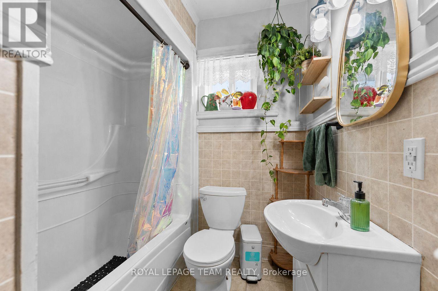 229 Cecelia Street Property Photo 14