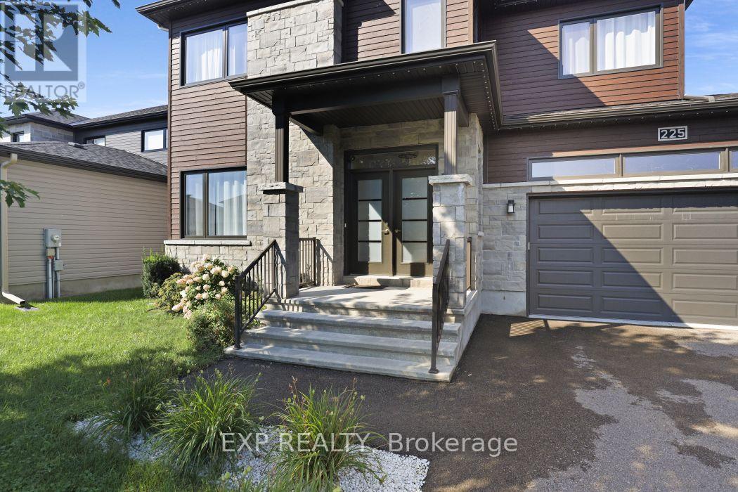 225 Sunset Crescent Property Photo 5