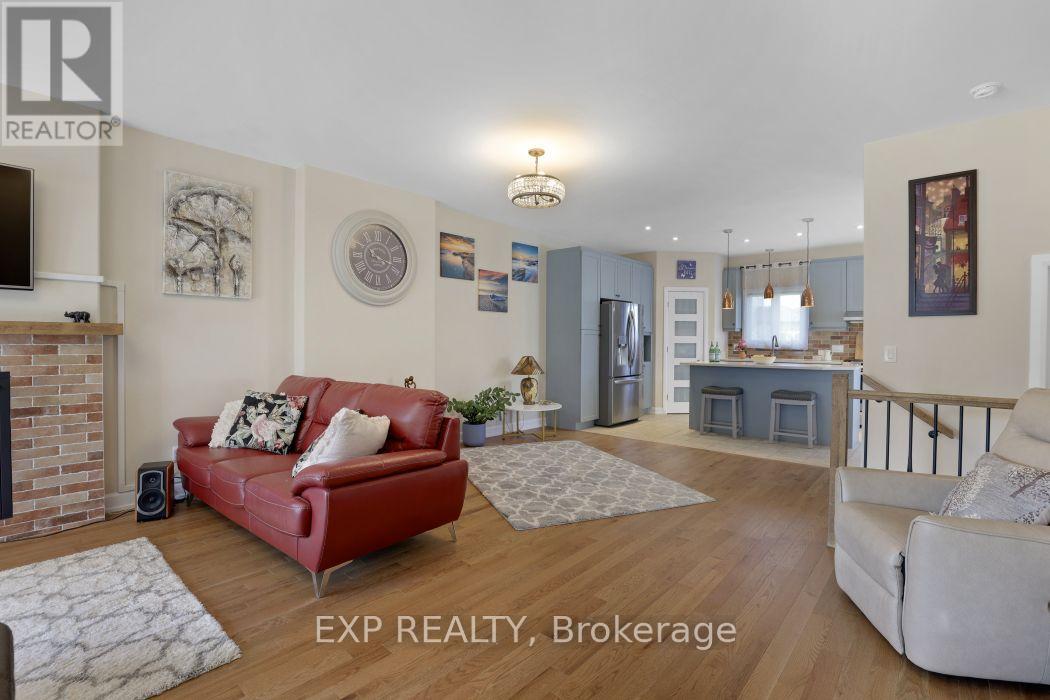 225 Sunset Crescent Property Photo 7