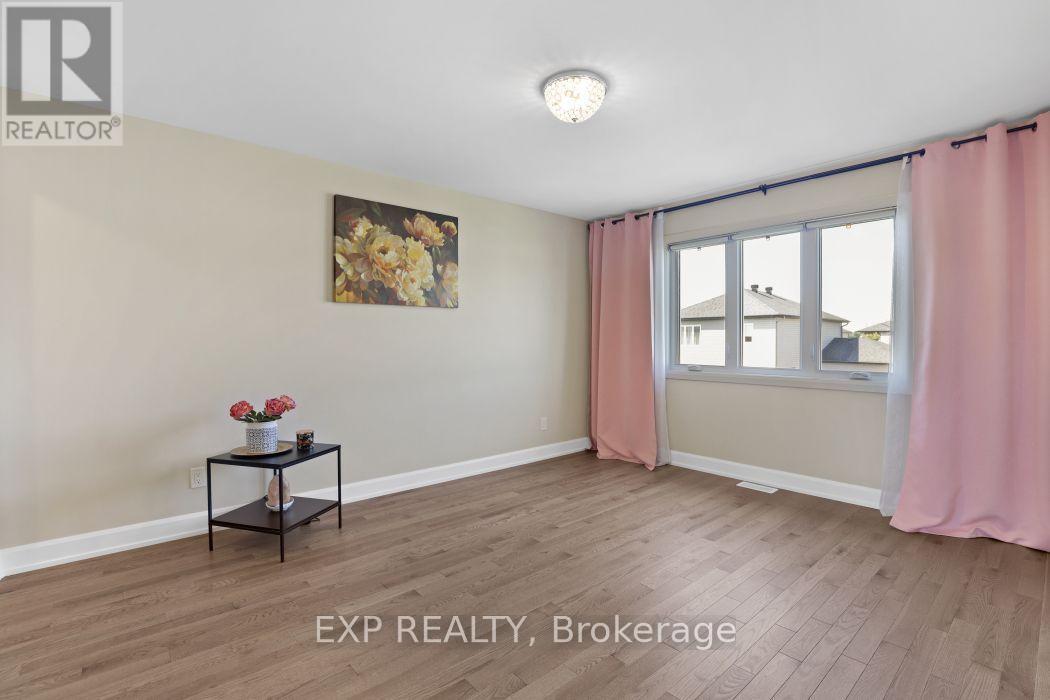 225 Sunset Crescent Property Photo 25