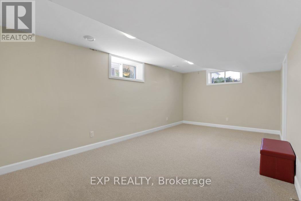 225 Sunset Crescent Property Photo 29
