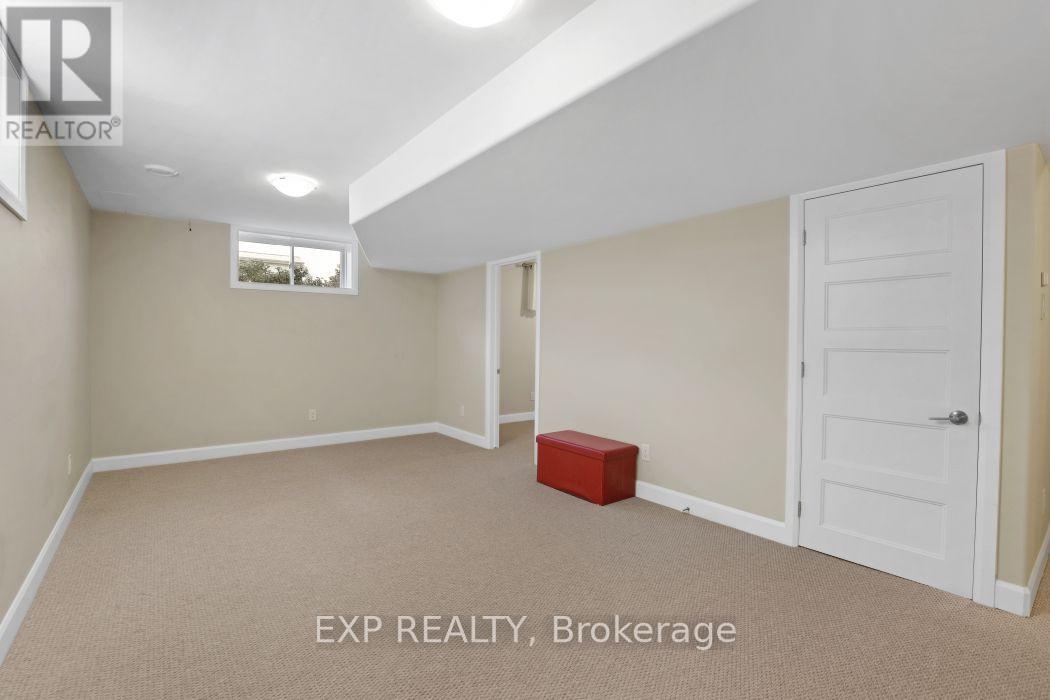 225 Sunset Crescent Property Photo 30