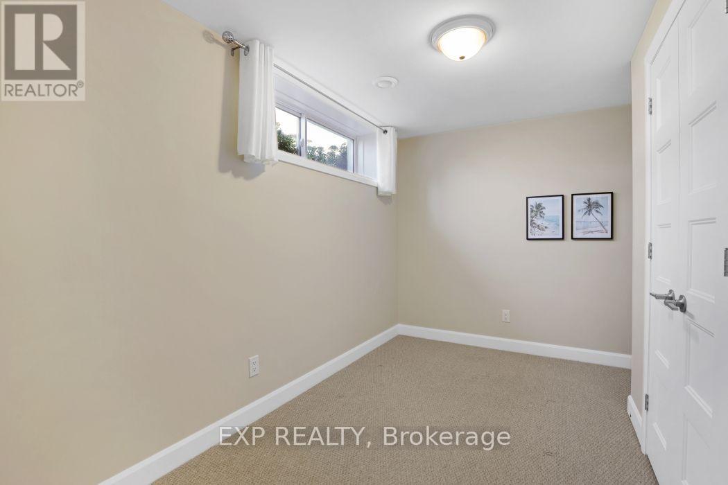 225 Sunset Crescent Property Photo 31