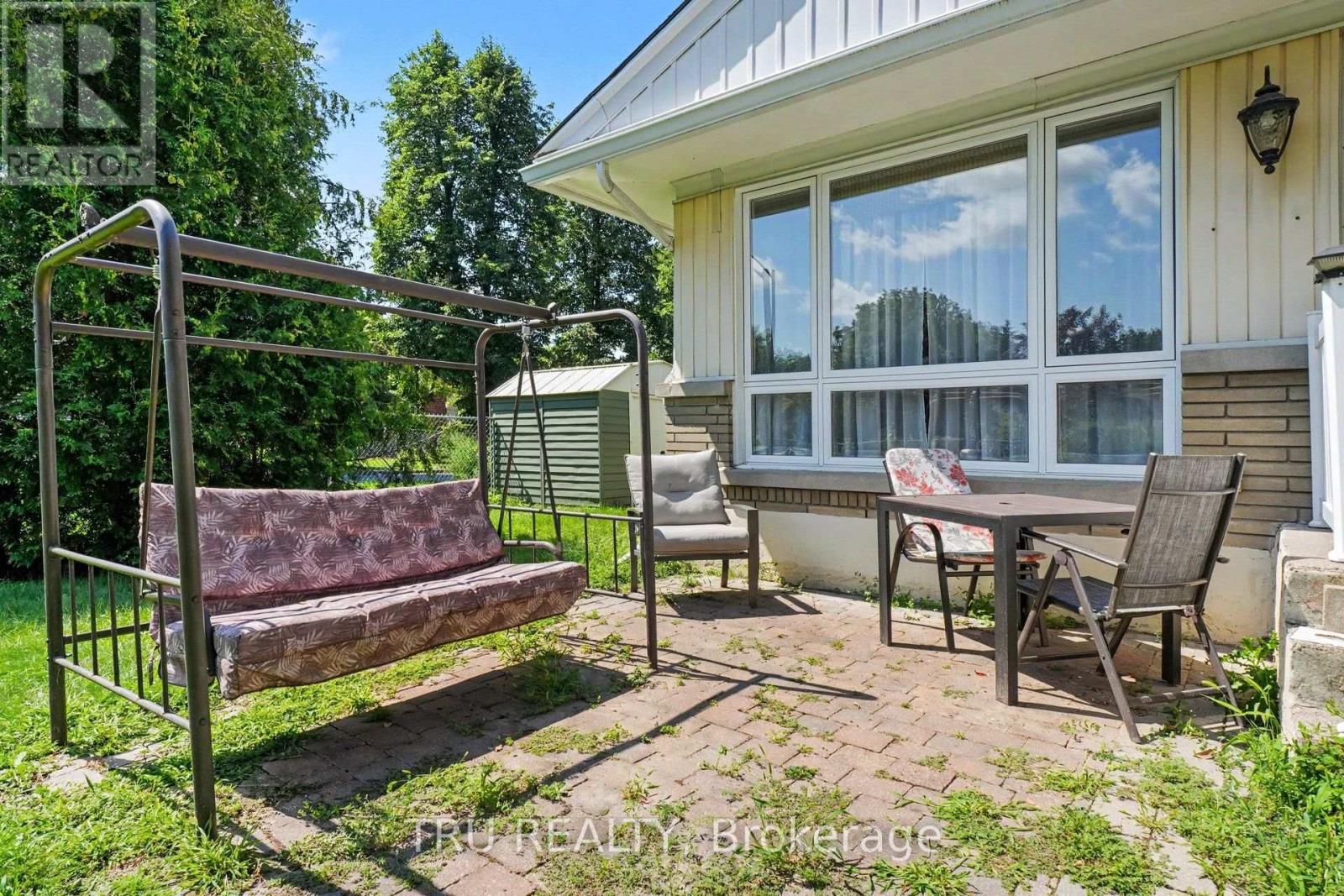 1908 Saunderson Drive Property Photo 4