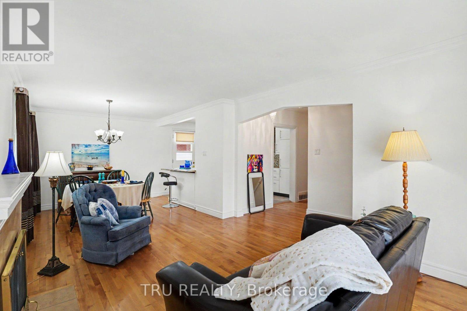 1908 Saunderson Drive Property Photo 6