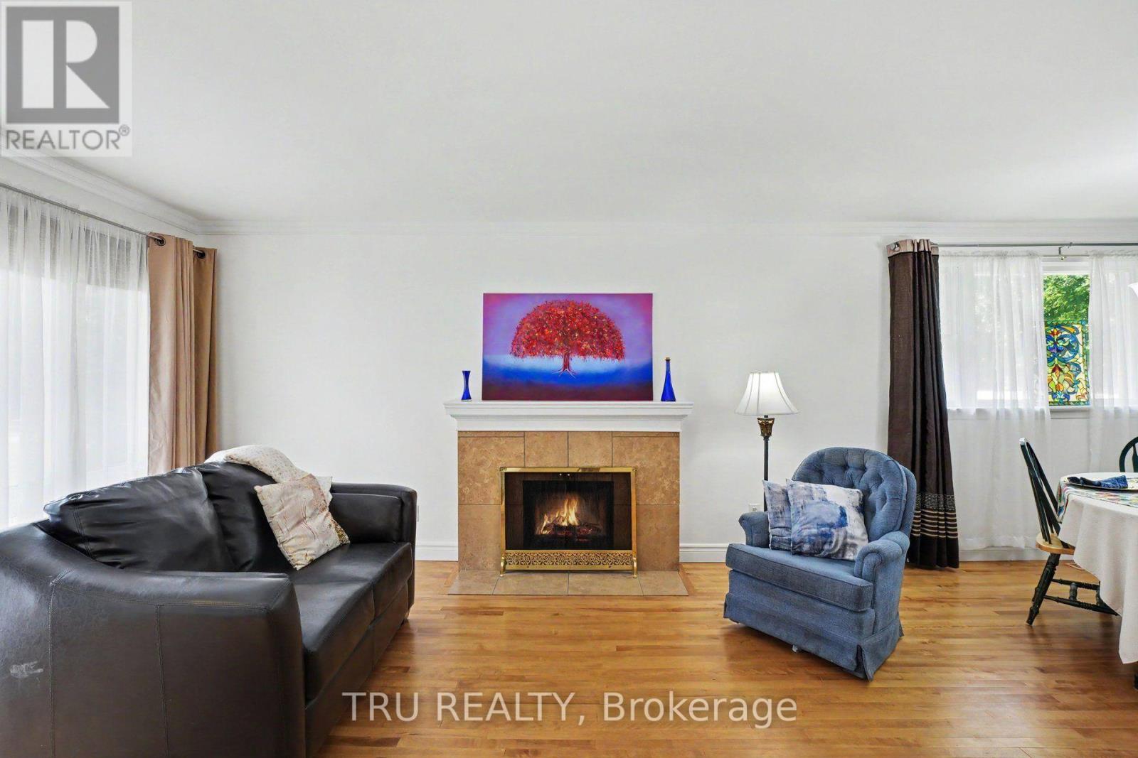 1908 Saunderson Drive Property Photo 7