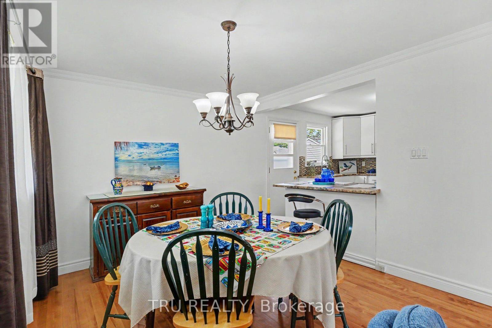 1908 Saunderson Drive Property Photo 8