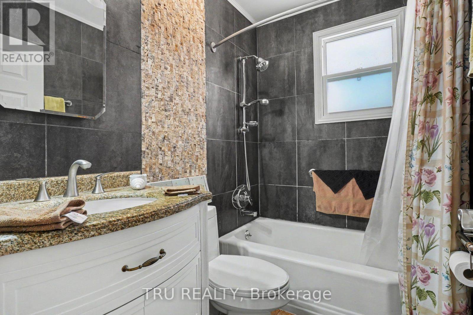 1908 Saunderson Drive Property Photo 13