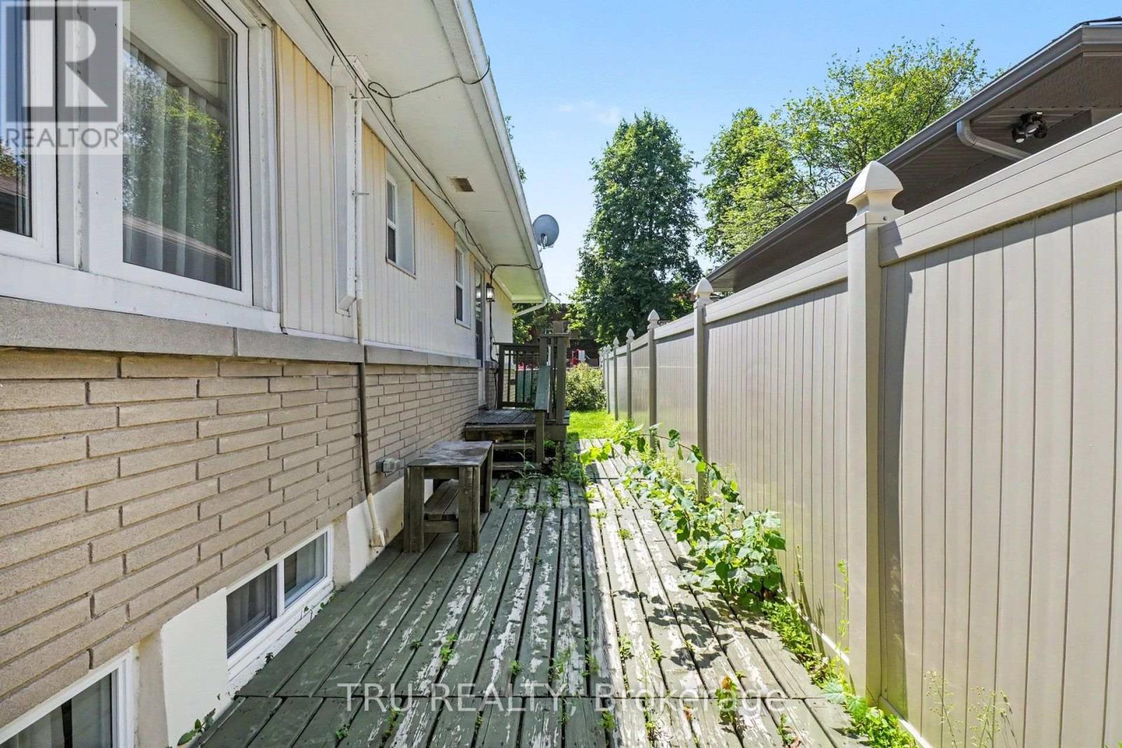 1908 Saunderson Drive Property Photo 26
