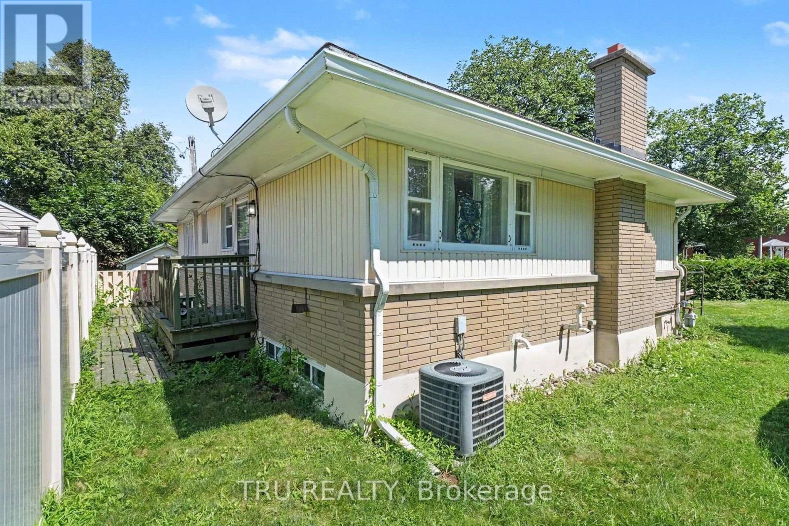 1908 Saunderson Drive Property Photo 27