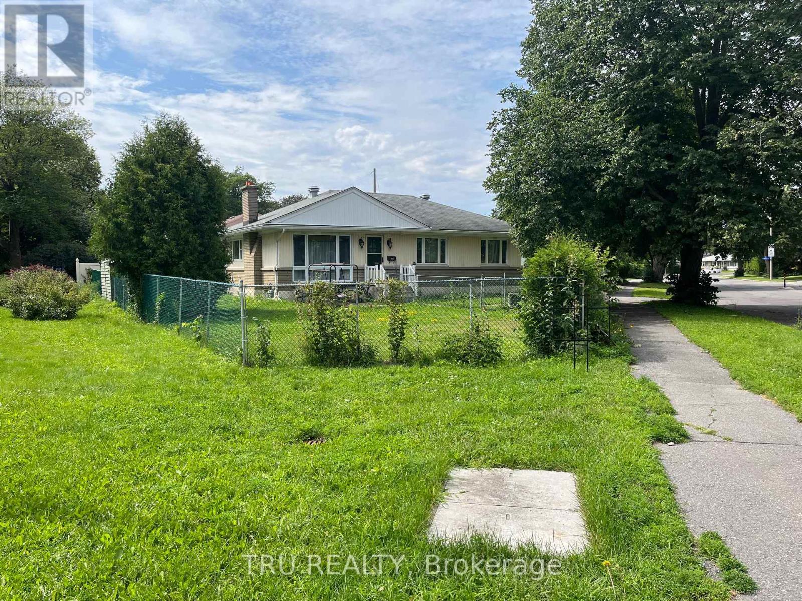 1908 Saunderson Drive Property Photo 32