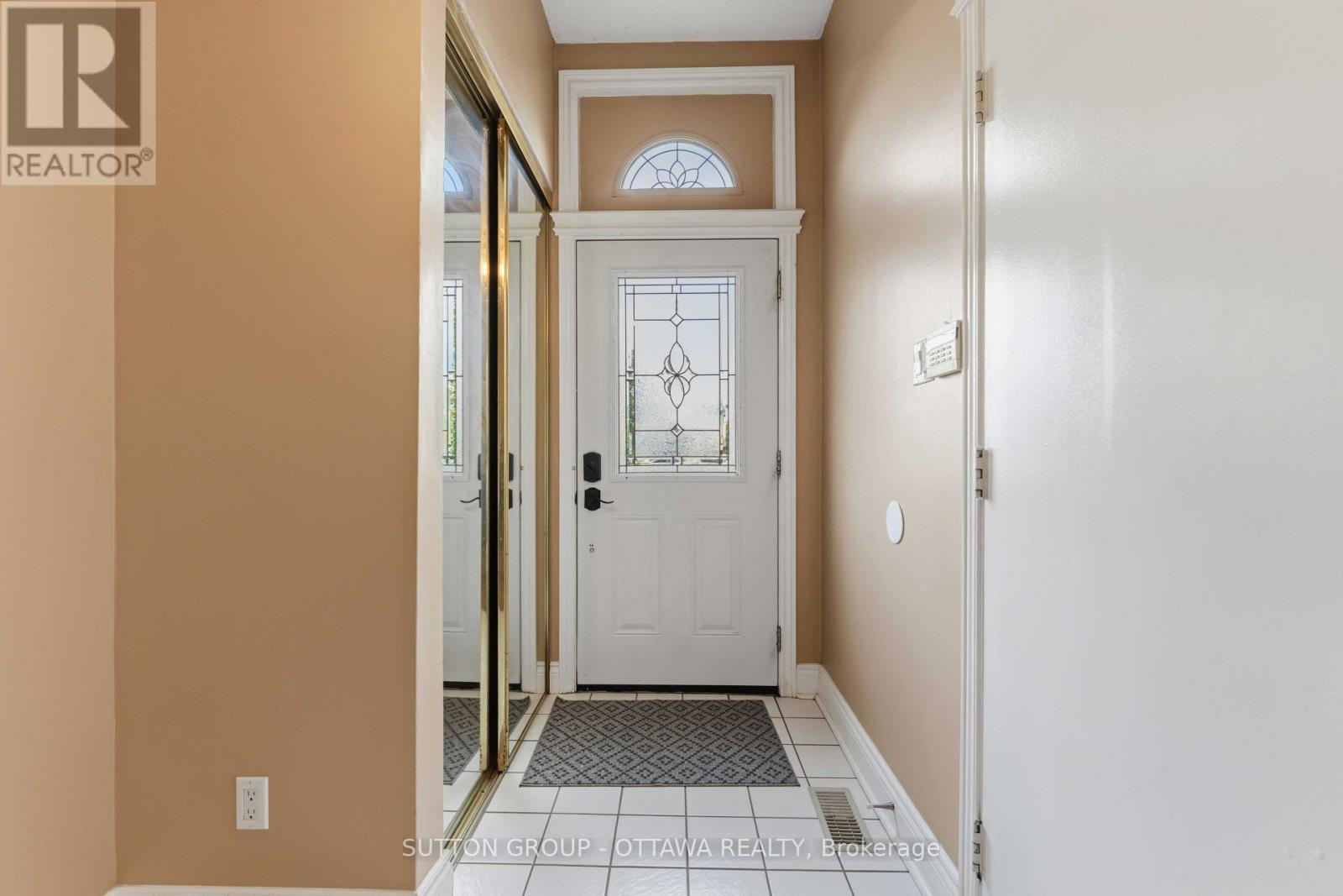 16 Crimson Gate Property Photo 2