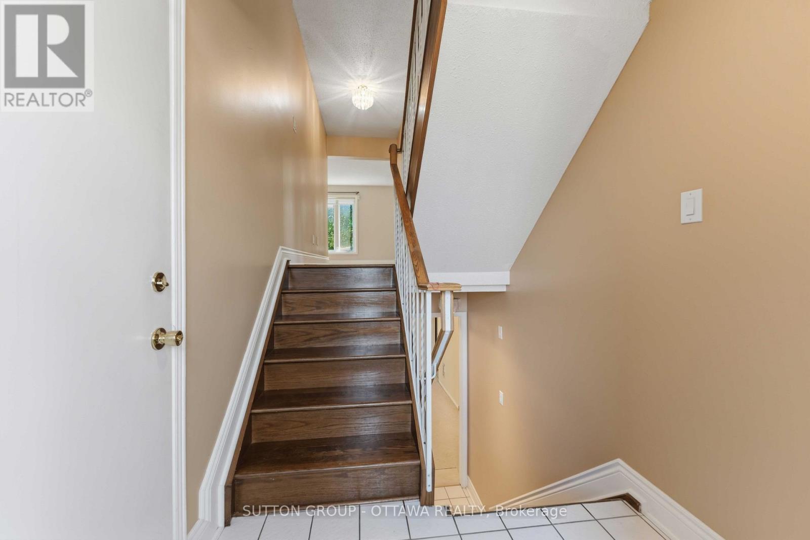 16 Crimson Gate Property Photo 3