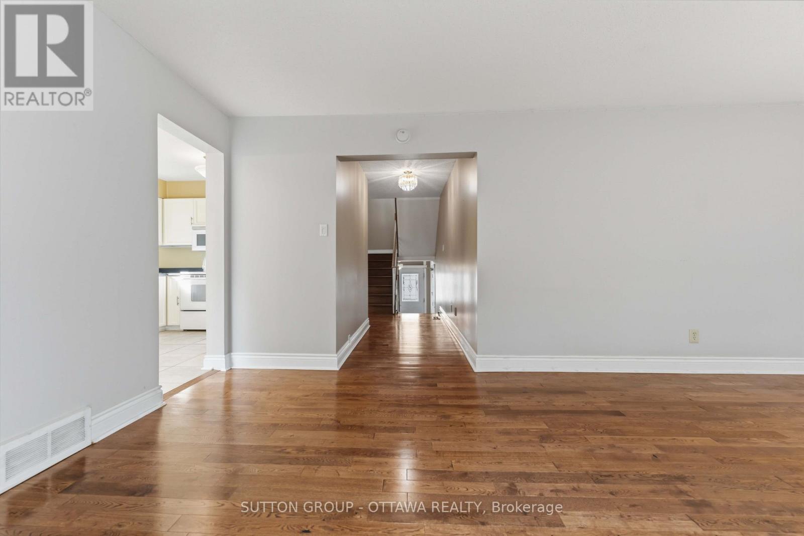 16 Crimson Gate Property Photo 5