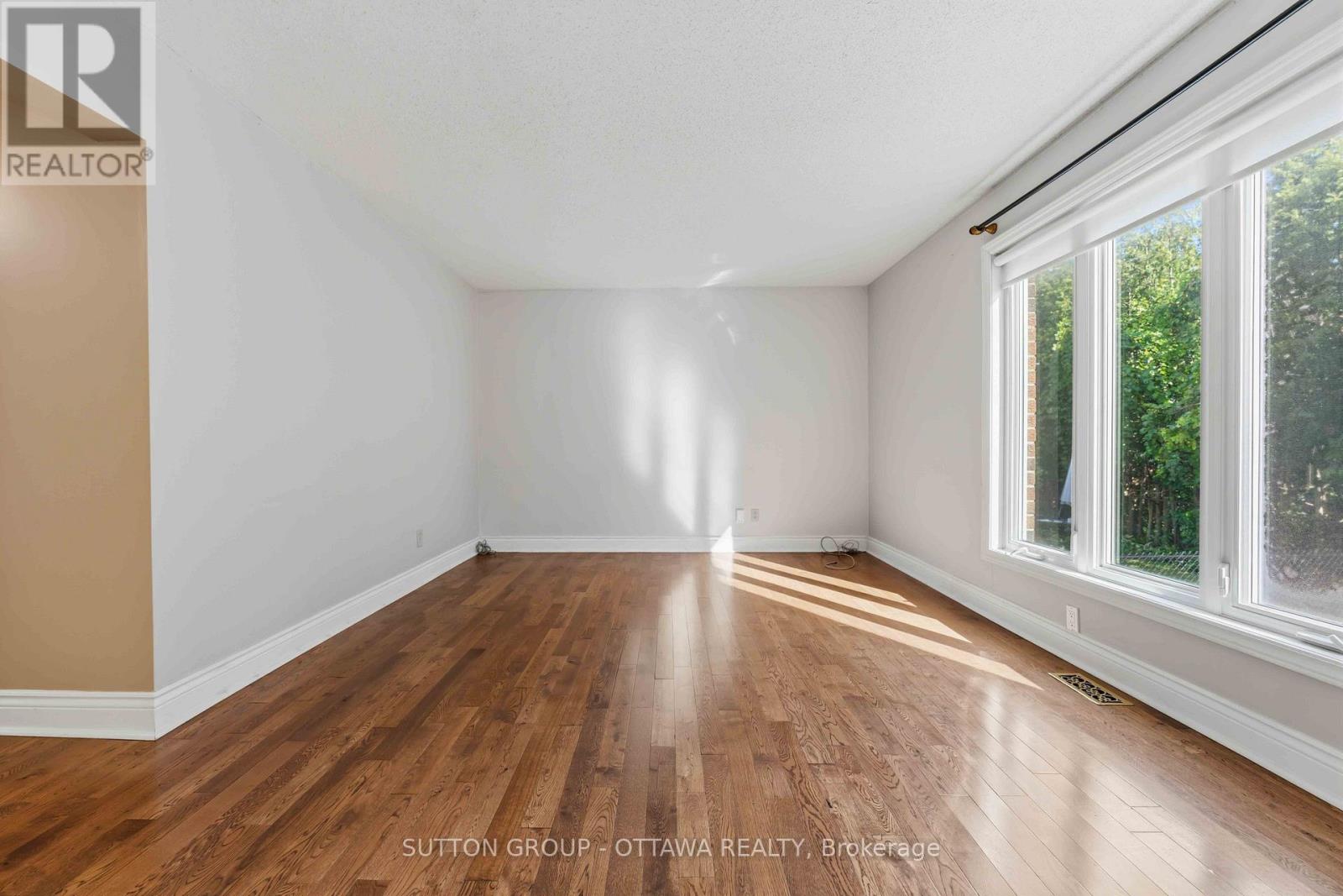16 Crimson Gate Property Photo 6