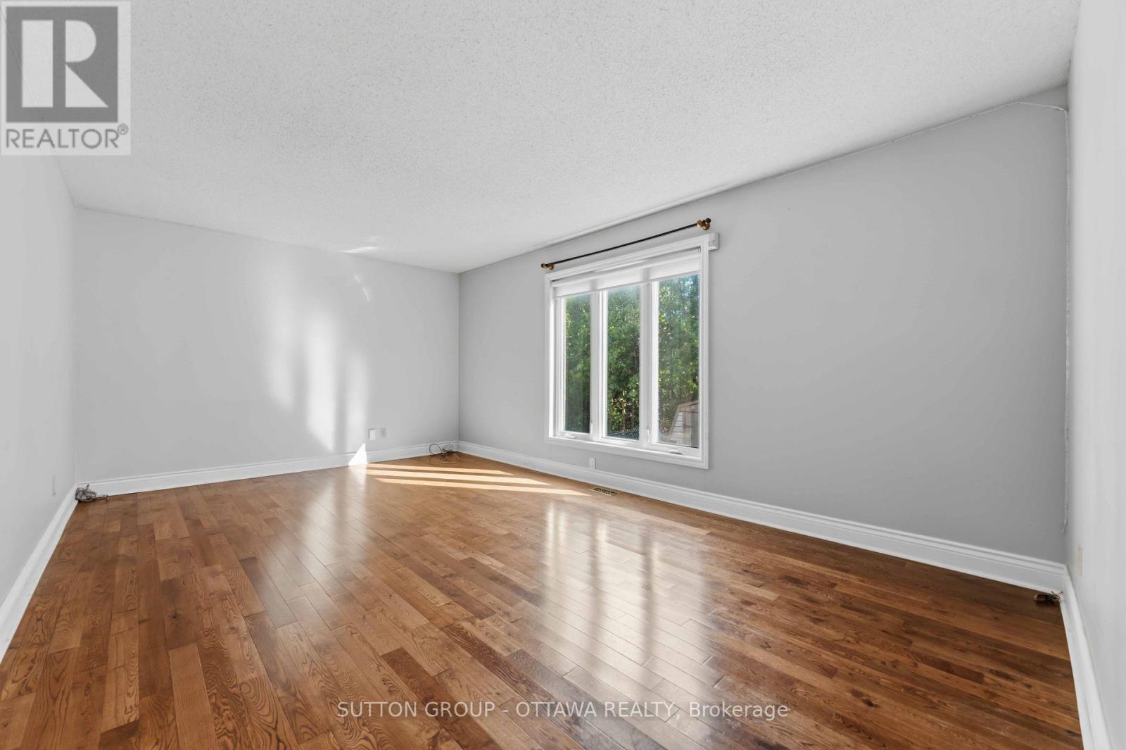 16 Crimson Gate Property Photo 7