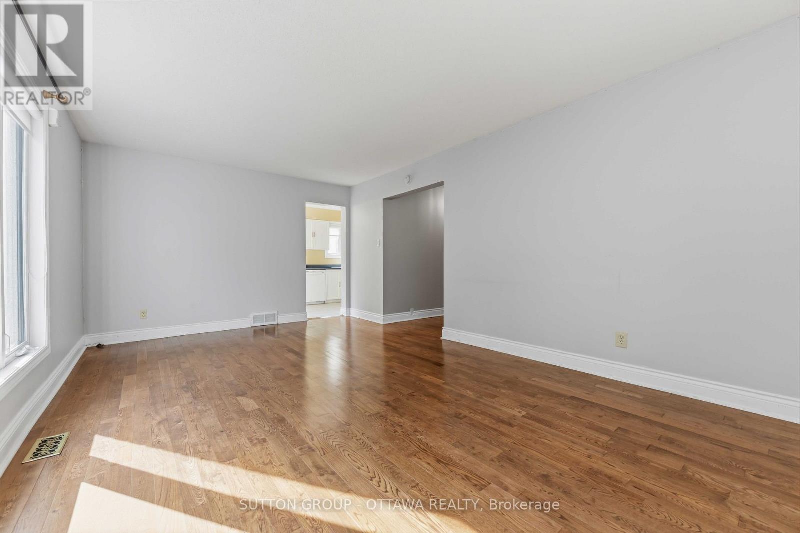 16 Crimson Gate Property Photo 8