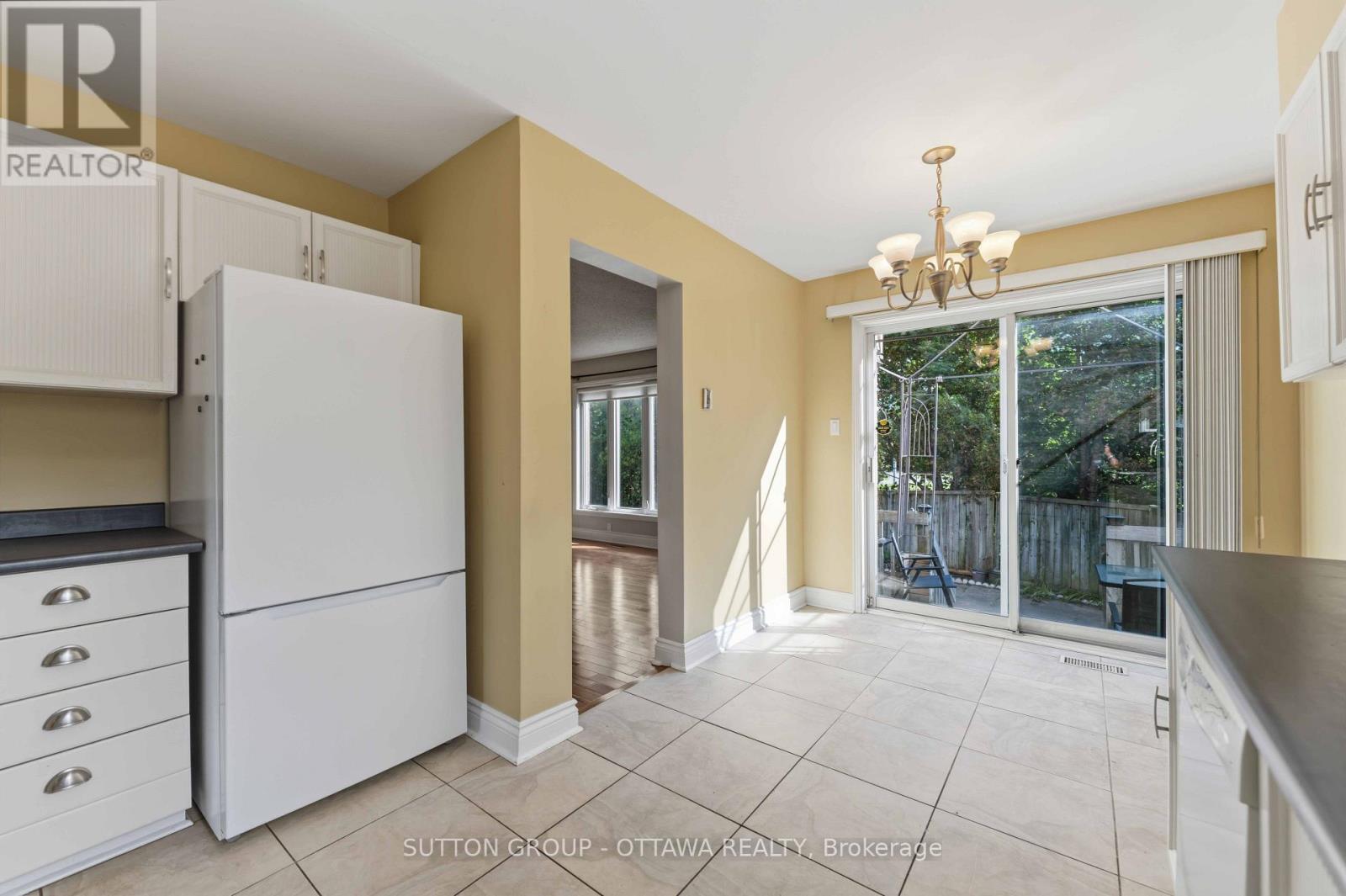 16 Crimson Gate Property Photo 9
